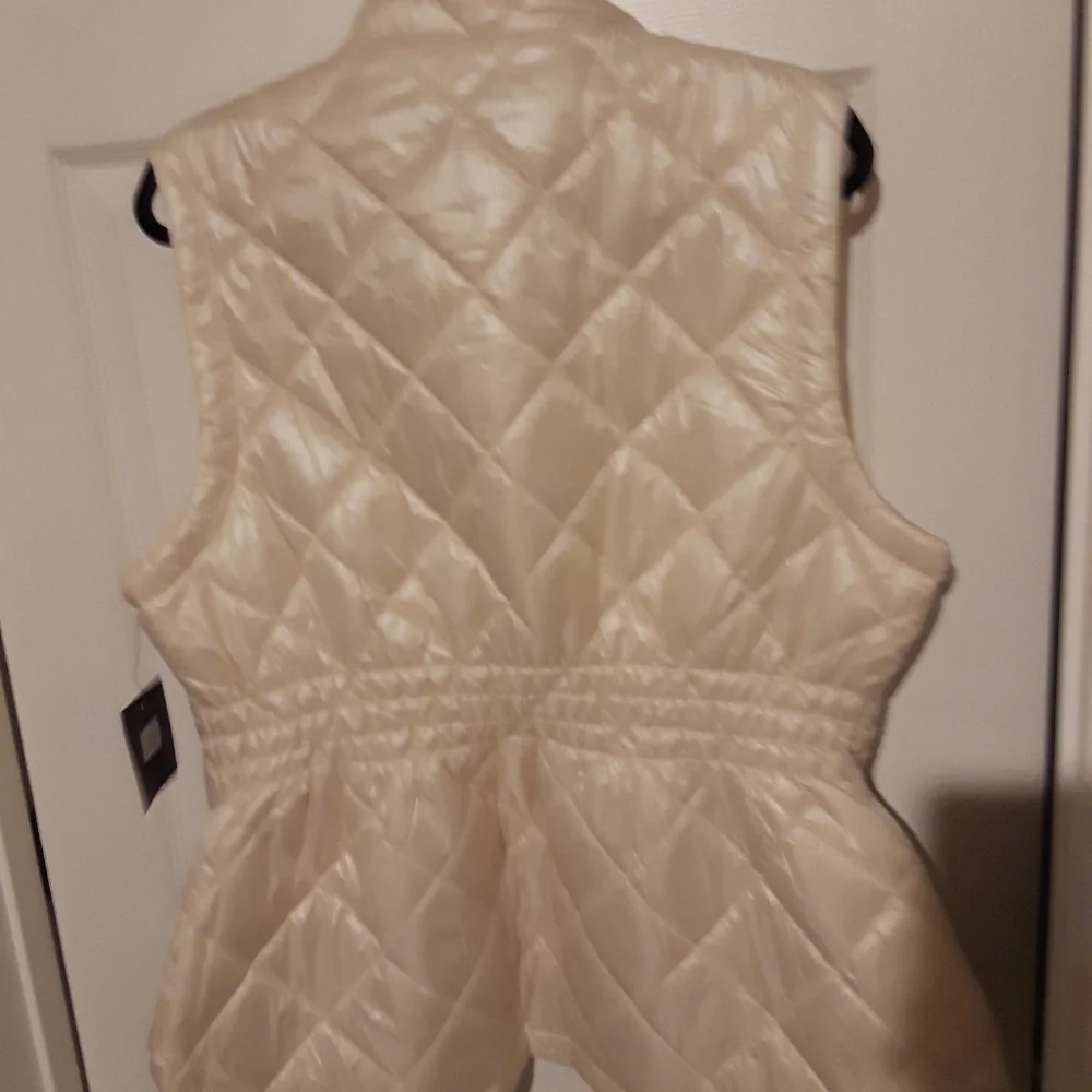 Brand new beautiful vest - Picture 3 of 5